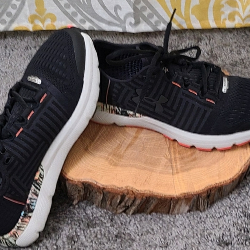 ❤SOLD❤ Womens Under Armour Athletic Shoes ❤